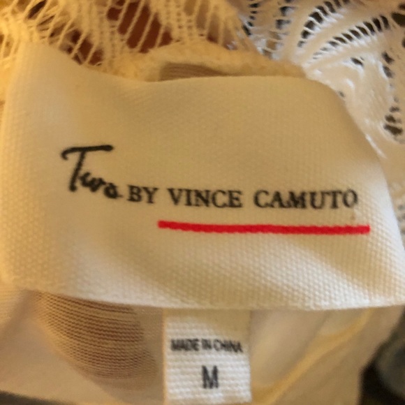 TURA LACE SHAWL BY VINCE CAMUTO - Picture 3 of 3